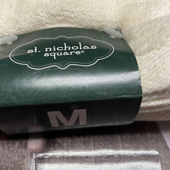 NWT st. Nicholas square Holly Wreath Monogrammed Cream Hand Towels(M), 2 - Picture 6 of 6